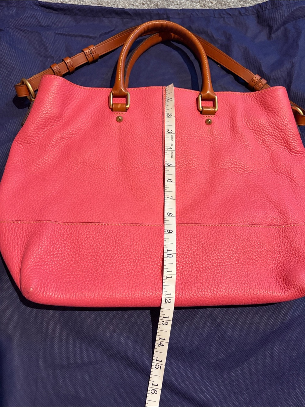 🩷 Dooney & Bourke Coral/Salmon Pink Pebbled Large Leather Tote with Tan Trim - Picture 5 of 8
